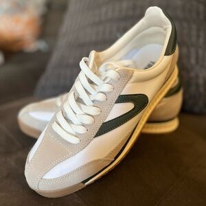 TRETORN Women’s 8.5 Rawlings sneaker white/green NEW IN BOX